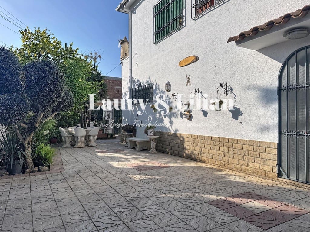 4 makuuhuone Huvila myytävänä paikassa Empuriabrava mukana uima-altaan 
autotalli - 625 000 € (Ref: 9595389)