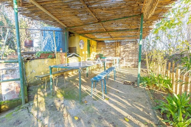 Grunde uden byggetilladelser til salg i Cruïlles Monells i Sant Sadurní de I'Heura - € 85.000 (Ref: 9595392)