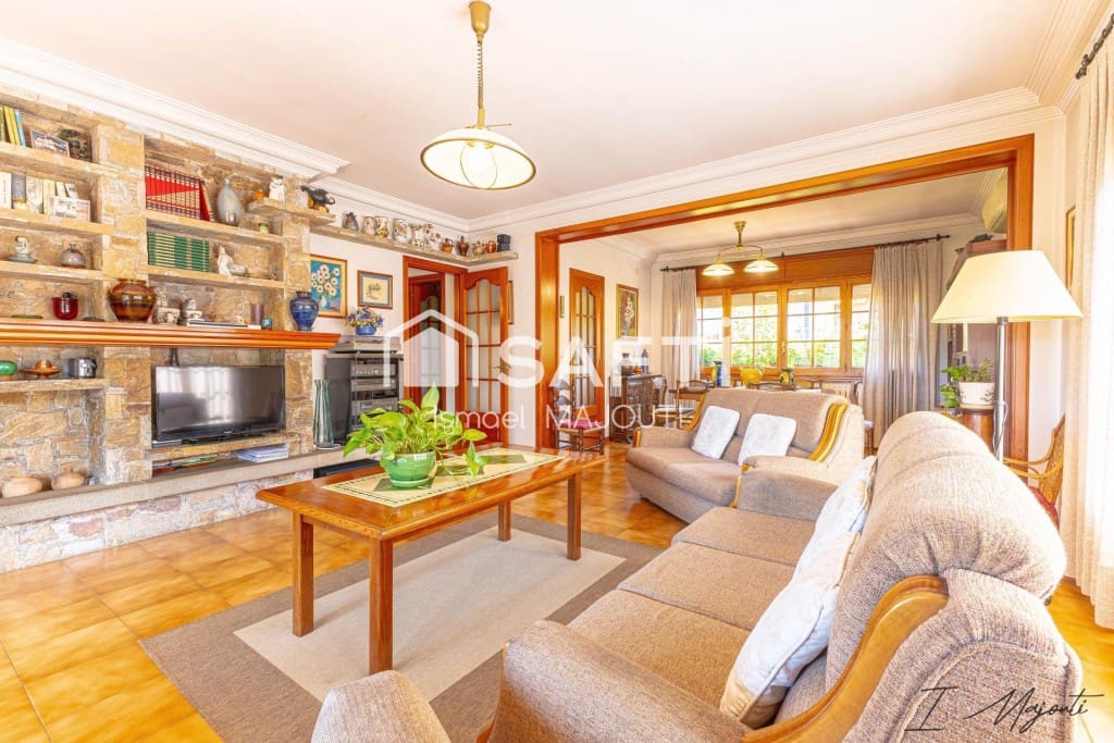 4 makuuhuone Huvila myytävänä paikassa Forallac mukana 
autotalli - 585 000 € (Ref: 9595394)