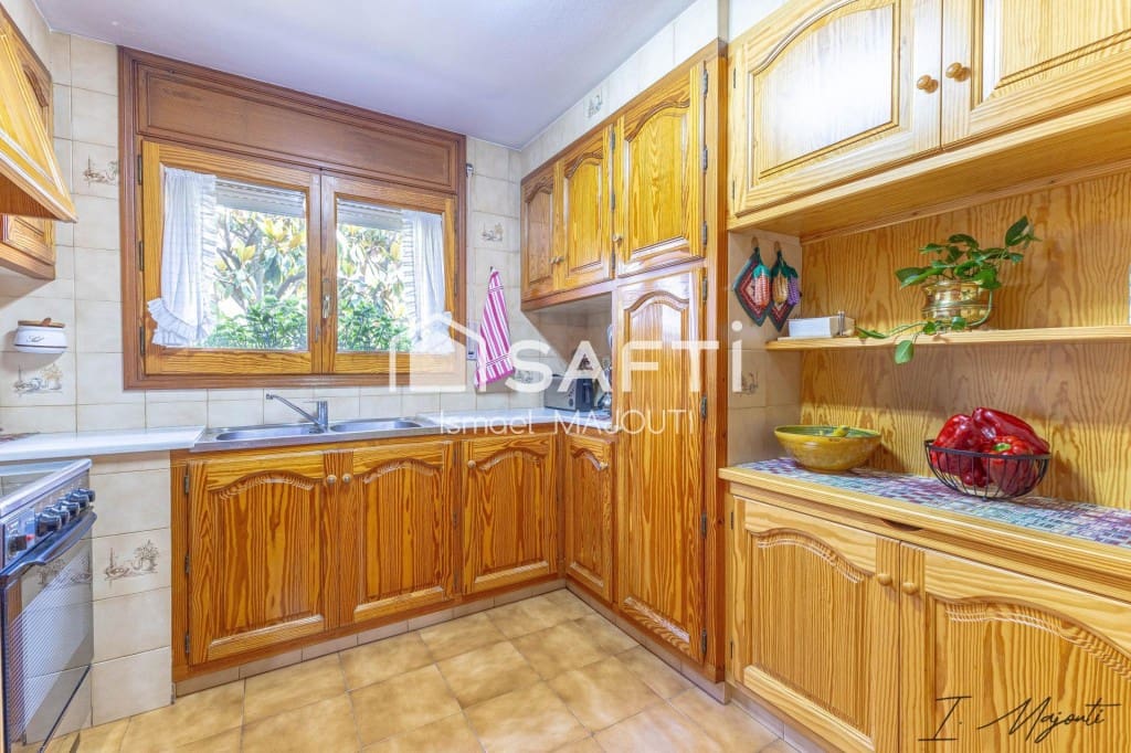 4 makuuhuone Huvila myytävänä paikassa Forallac mukana 
autotalli - 585 000 € (Ref: 9595394)