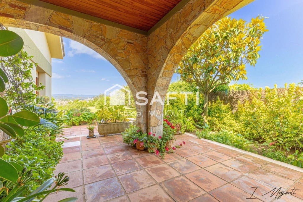 4 makuuhuone Huvila myytävänä paikassa Forallac mukana 
autotalli - 585 000 € (Ref: 9595394)