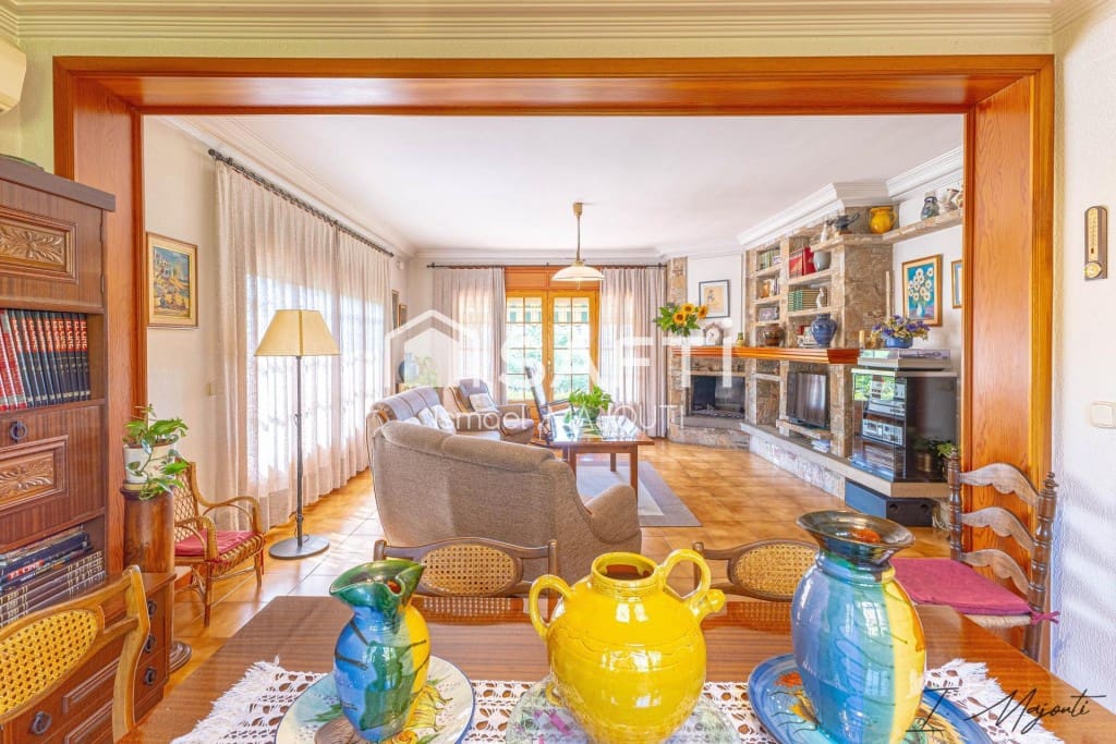 4 makuuhuone Huvila myytävänä paikassa Forallac mukana 
autotalli - 585 000 € (Ref: 9595394)