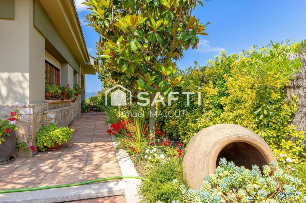 4 makuuhuone Huvila myytävänä paikassa Forallac mukana 
autotalli - 585 000 € (Ref: 9595394)