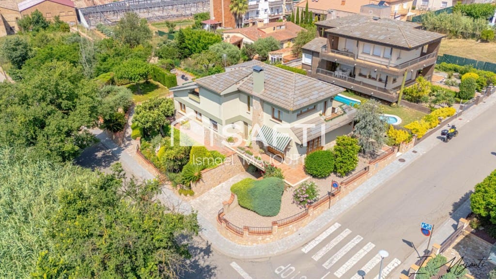 4 makuuhuone Huvila myytävänä paikassa Forallac mukana 
autotalli - 585 000 € (Ref: 9595394)