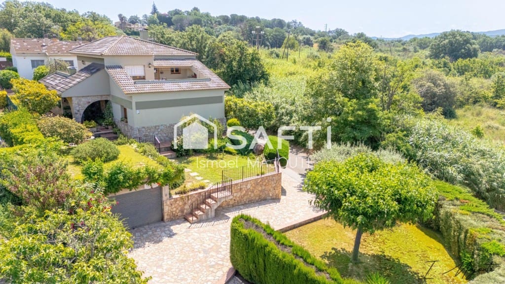 4 makuuhuone Huvila myytävänä paikassa Forallac mukana 
autotalli - 585 000 € (Ref: 9595394)