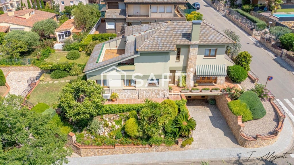 4 makuuhuone Huvila myytävänä paikassa Forallac mukana 
autotalli - 585 000 € (Ref: 9595394)