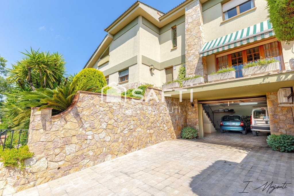 4 makuuhuone Huvila myytävänä paikassa Forallac mukana 
autotalli - 585 000 € (Ref: 9595394)