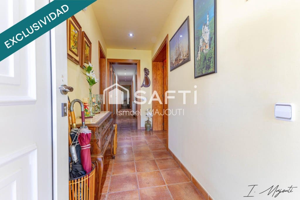 6 makuuhuone Huvila myytävänä paikassa L'Escala mukana uima-altaan - 1 120 000 € (Ref: 9595395)