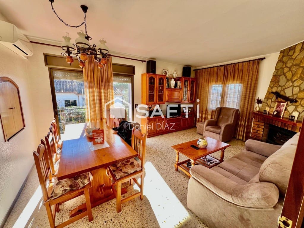 7 soveværelse Finca/Landehus til salg i Macanet de la Selva med swimmingpool garage - € 315.000 (Ref: 9595401)