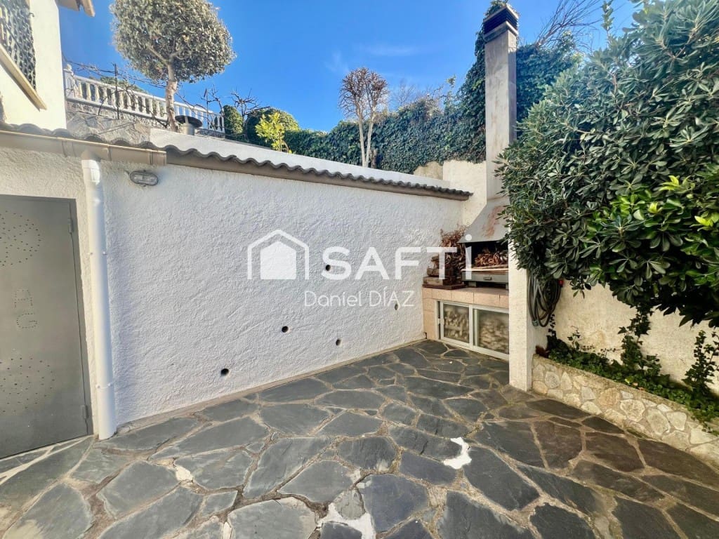 7 soveværelse Finca/Landehus til salg i Macanet de la Selva med swimmingpool garage - € 315.000 (Ref: 9595401)