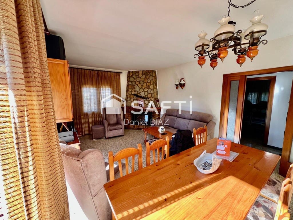 7 soveværelse Finca/Landehus til salg i Macanet de la Selva med swimmingpool garage - € 315.000 (Ref: 9595401)