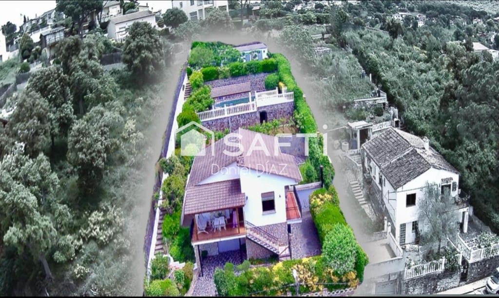 7 soveværelse Finca/Landehus til salg i Macanet de la Selva med swimmingpool garage - € 315.000 (Ref: 9595401)