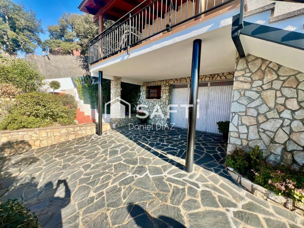 7 soveværelse Finca/Landehus til salg i Macanet de la Selva med swimmingpool garage - € 315.000 (Ref: 9595401)