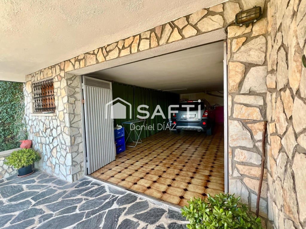 7 soveværelse Finca/Landehus til salg i Macanet de la Selva med swimmingpool garage - € 315.000 (Ref: 9595401)