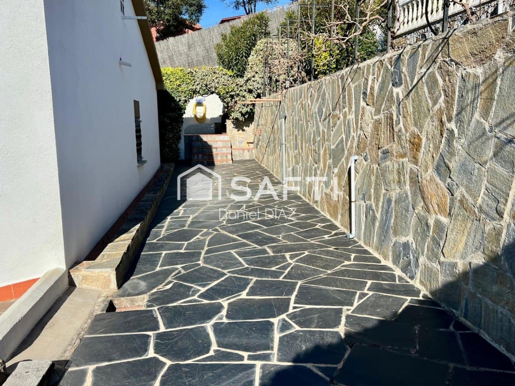 7 soveværelse Finca/Landehus til salg i Macanet de la Selva med swimmingpool garage - € 315.000 (Ref: 9595401)