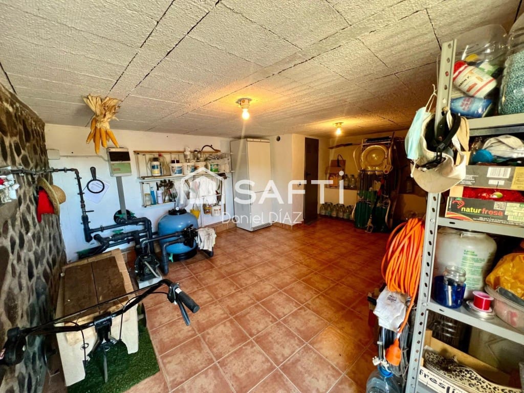 7 soveværelse Finca/Landehus til salg i Macanet de la Selva med swimmingpool garage - € 315.000 (Ref: 9595401)