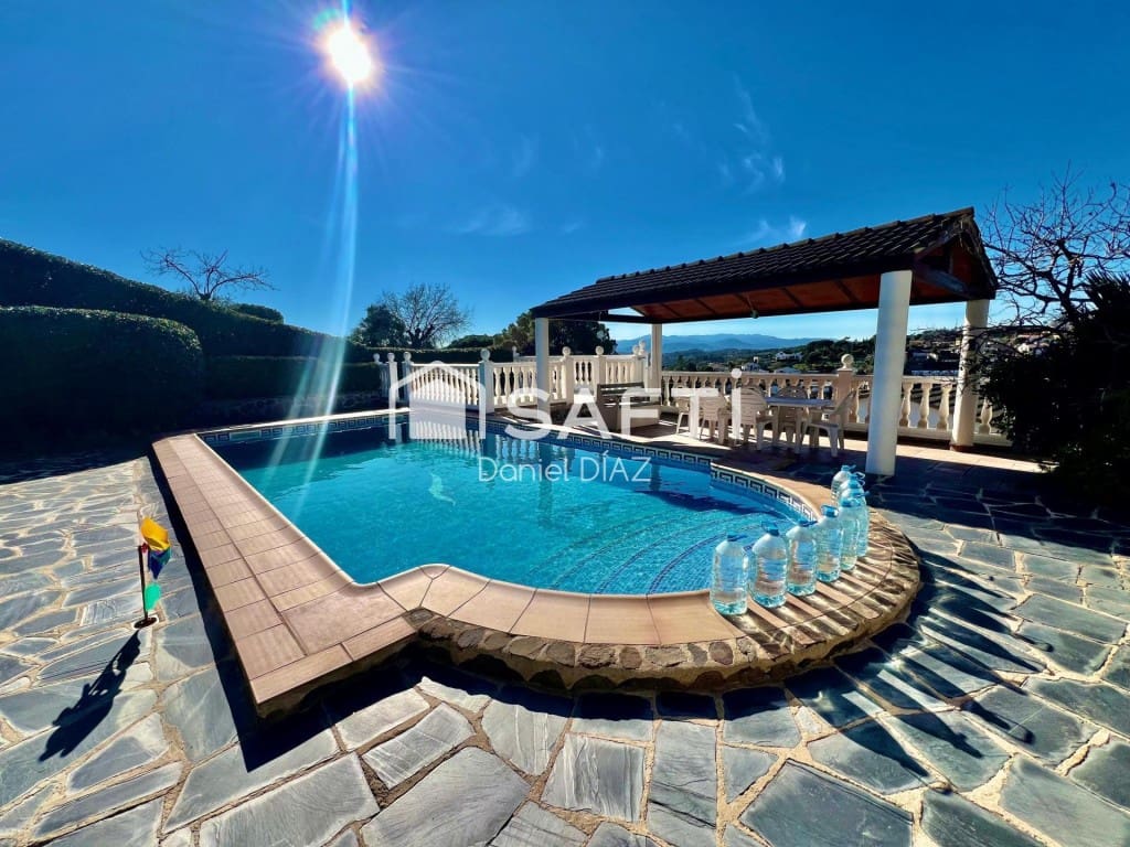 7 soveværelse Finca/Landehus til salg i Macanet de la Selva med swimmingpool garage - € 315.000 (Ref: 9595401)