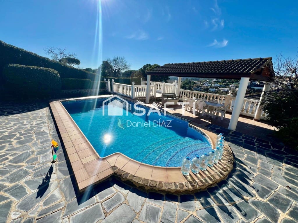 7 soveværelse Finca/Landehus til salg i Macanet de la Selva med swimmingpool garage - € 315.000 (Ref: 9595401)