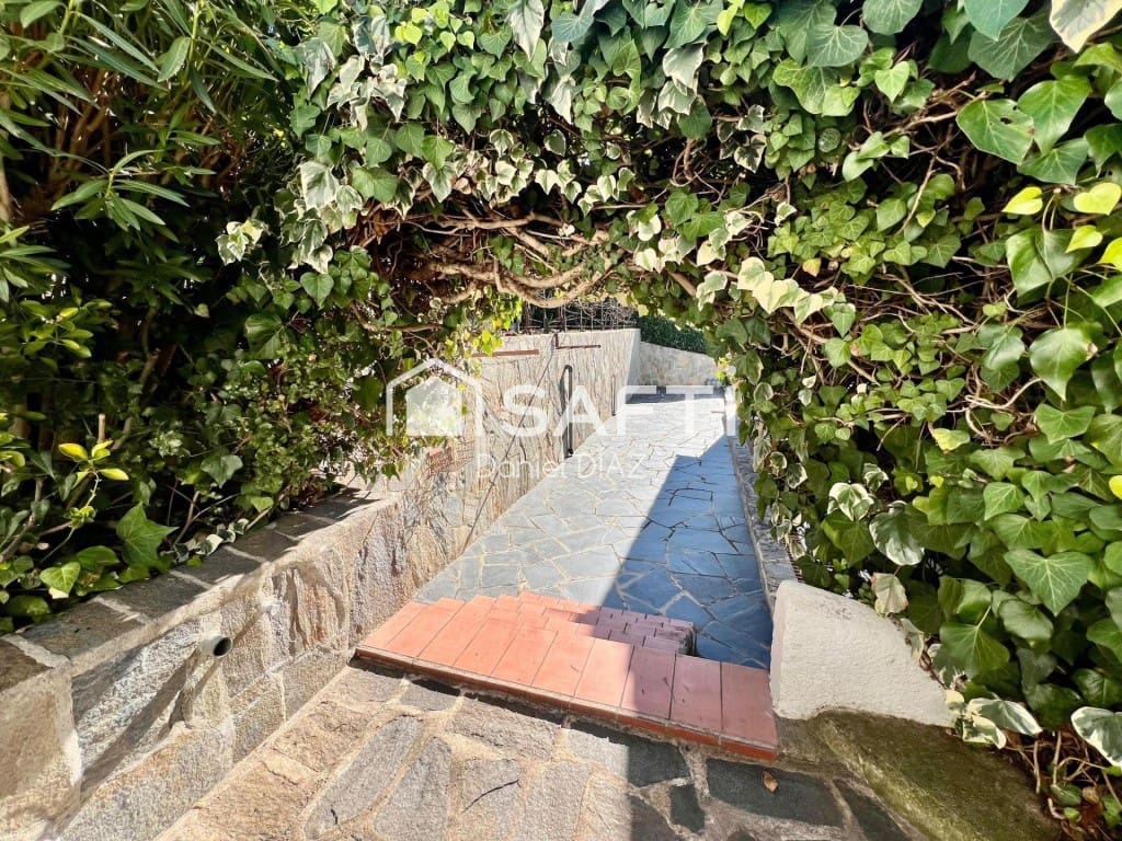 7 soveværelse Finca/Landehus til salg i Macanet de la Selva med swimmingpool garage - € 315.000 (Ref: 9595401)