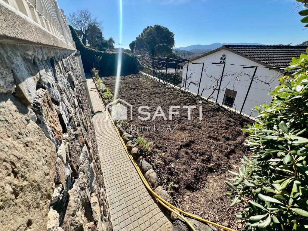 7 soveværelse Finca/Landehus til salg i Macanet de la Selva med swimmingpool garage - € 315.000 (Ref: 9595401)