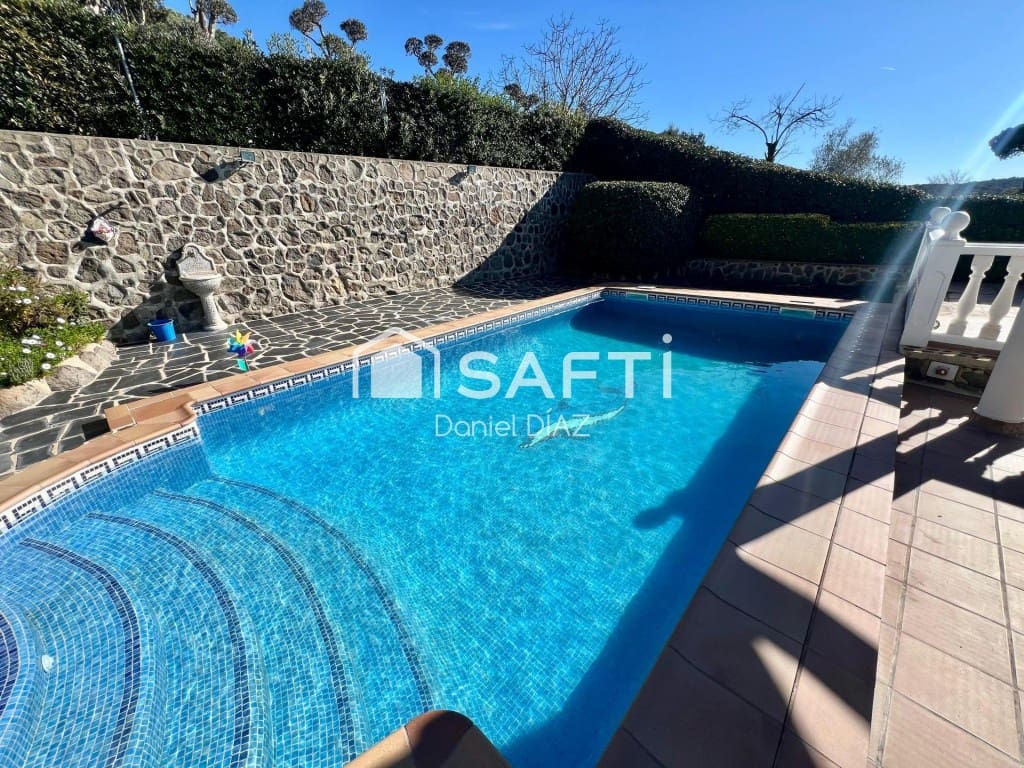 7 soveværelse Finca/Landehus til salg i Macanet de la Selva med swimmingpool garage - € 315.000 (Ref: 9595401)