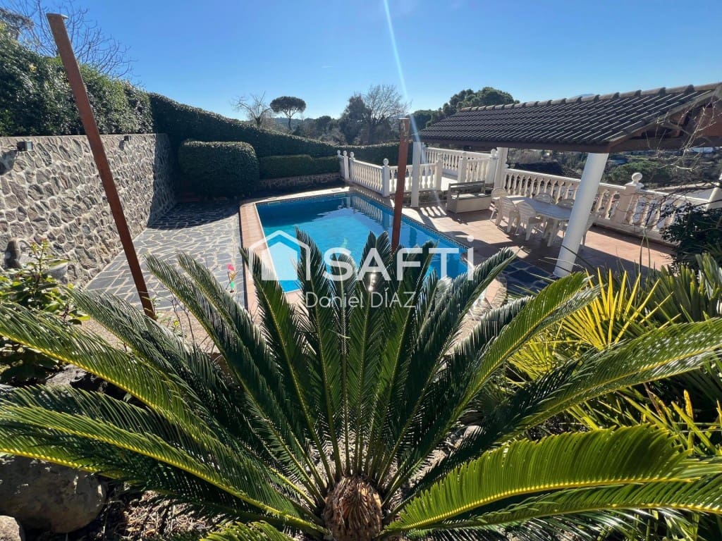 7 soveværelse Finca/Landehus til salg i Macanet de la Selva med swimmingpool garage - € 315.000 (Ref: 9595401)