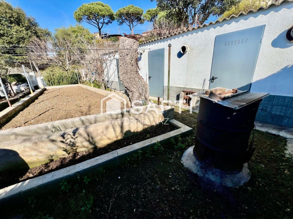 7 soveværelse Finca/Landehus til salg i Macanet de la Selva med swimmingpool garage - € 315.000 (Ref: 9595401)