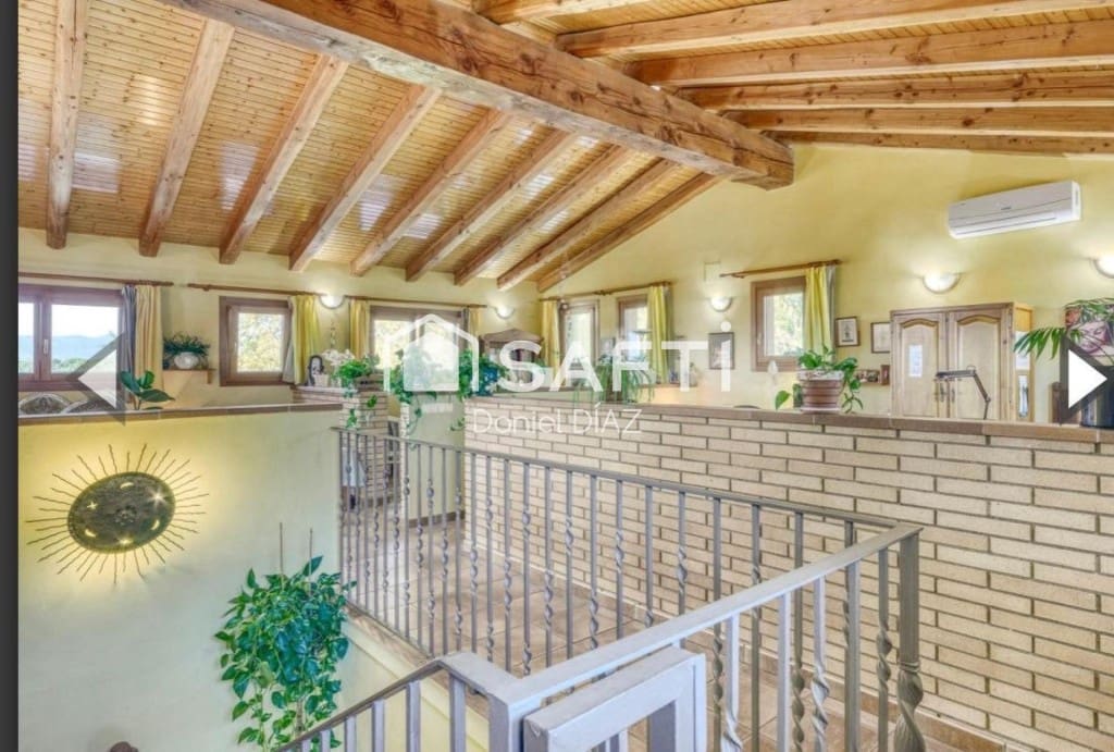 6 bedroom Villa for sale in Sils with pool garage - € 590,000 (Ref: 9595402)