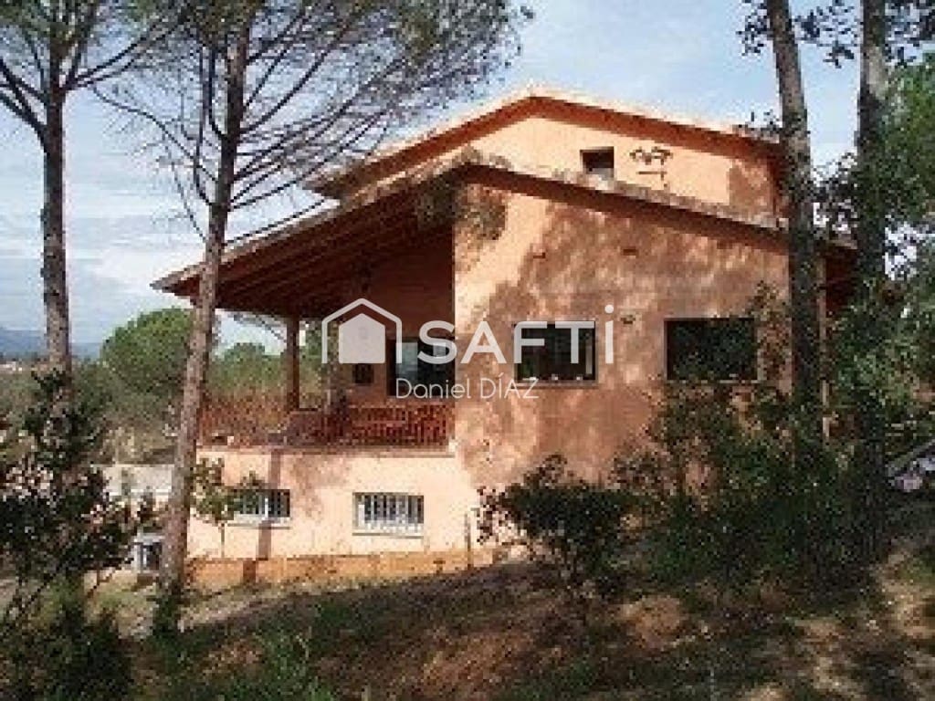 6 bedroom Villa for sale in Sils with pool garage - € 590,000 (Ref: 9595402)