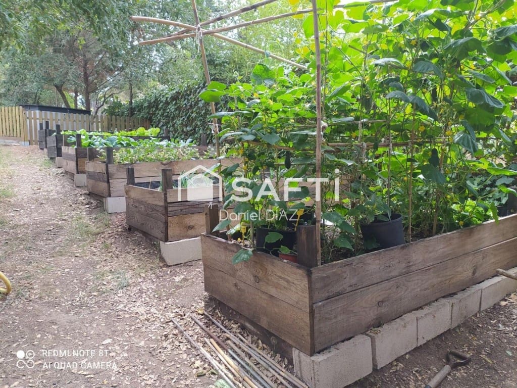 6 bedroom Villa for sale in Sils with pool garage - € 590,000 (Ref: 9595402)