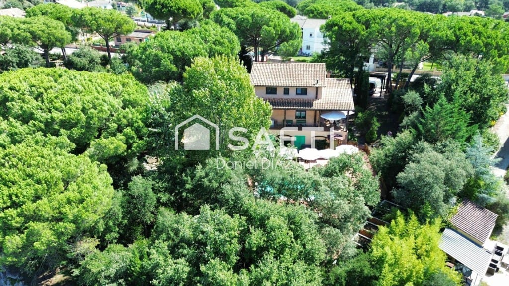 6 bedroom Villa for sale in Sils with pool garage - € 590,000 (Ref: 9595402)