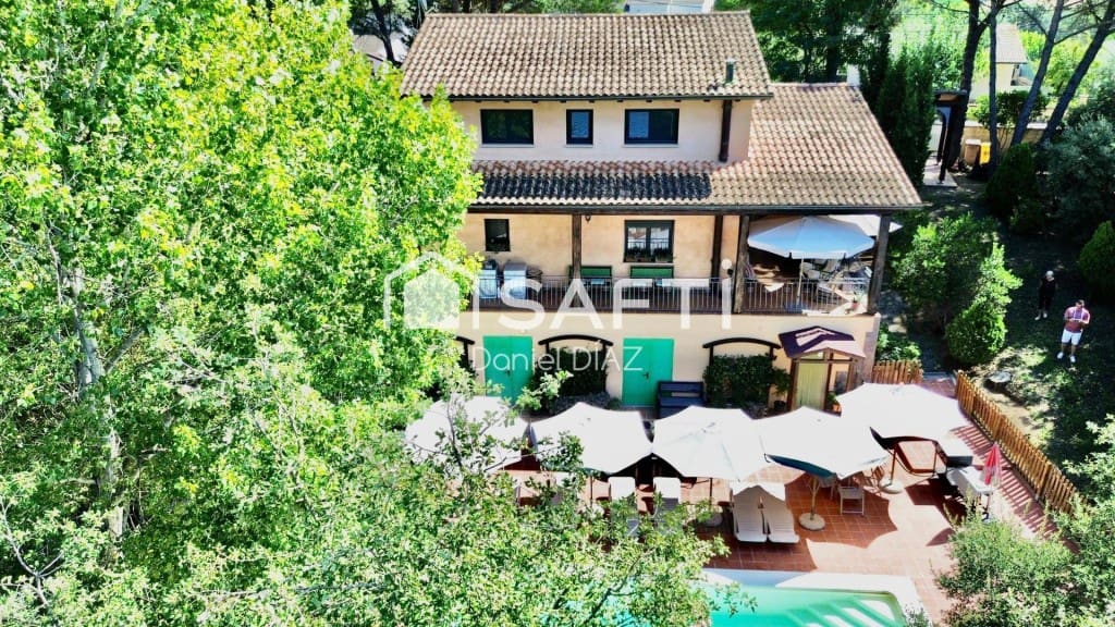 6 bedroom Villa for sale in Sils with pool garage - € 590,000 (Ref: 9595402)