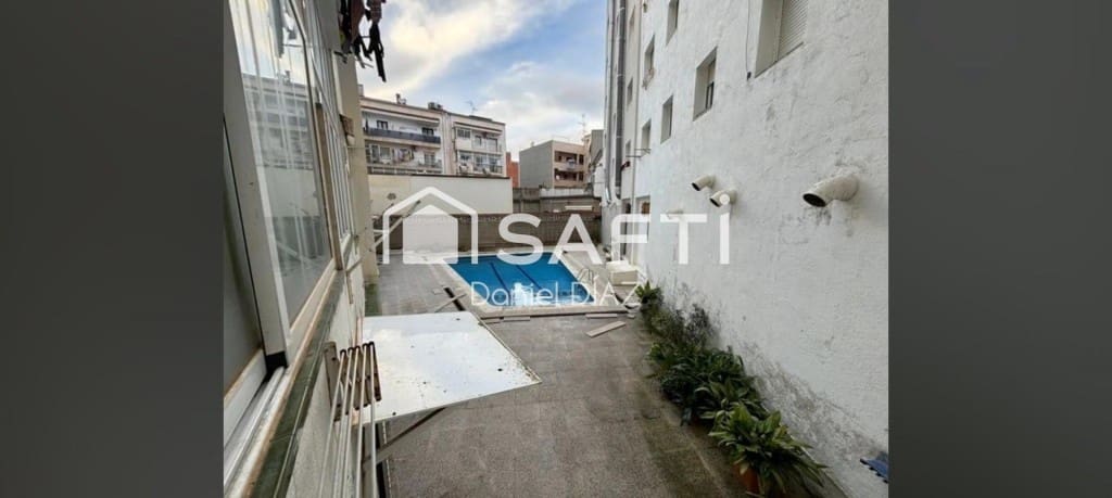 Piso de 2 habitaciones en Malgrat de Mar en venta con piscina - 165.000 € (Ref: 9595406)