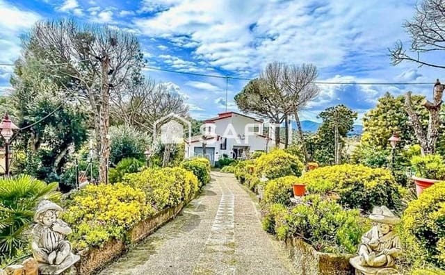 4 chambre Villa/Maison à vendre à Mas Altaba, Maçanet de la Selva avec piscine garage - 290 000 € (Ref: 9595407)