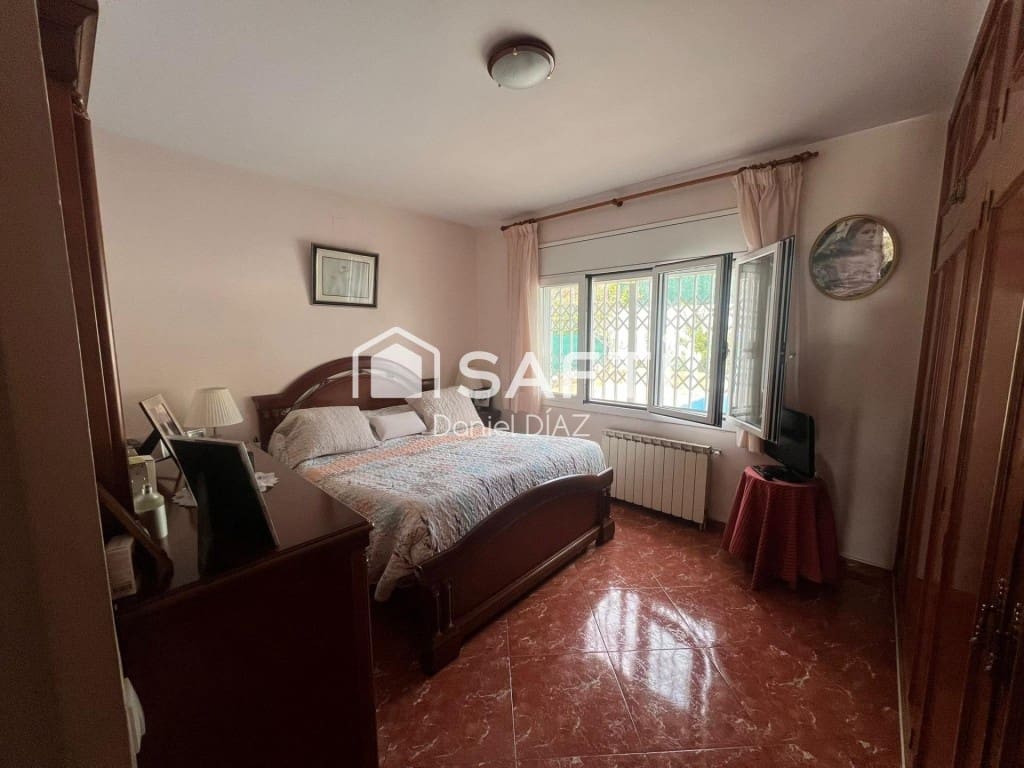 4 makuuhuone Huvila myytävänä paikassa Lloret de Mar mukana uima-altaan 
autotalli - 440 000 € (Ref: 9595408)