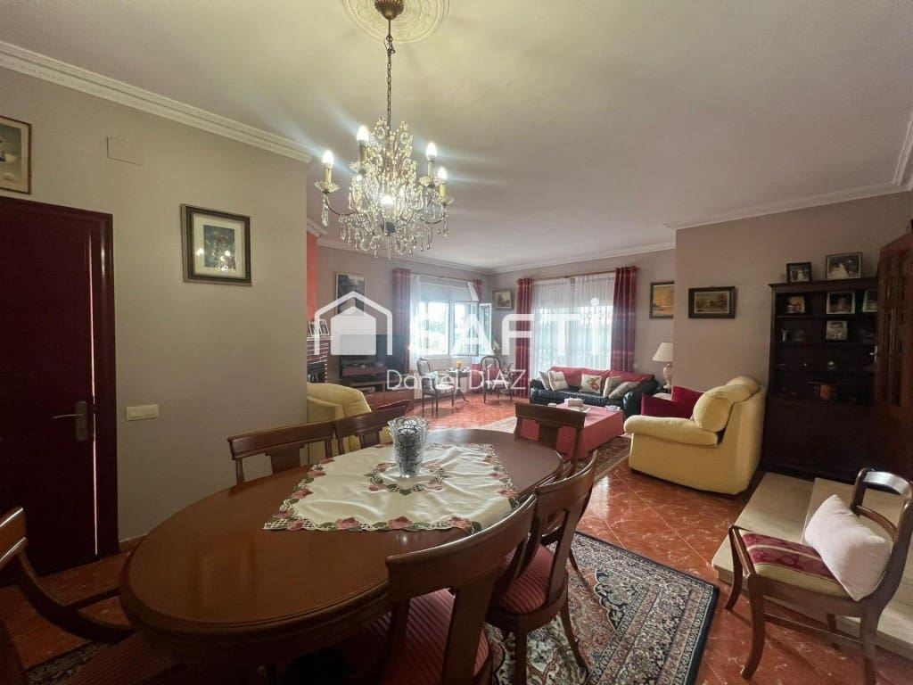 4 makuuhuone Huvila myytävänä paikassa Lloret de Mar mukana uima-altaan 
autotalli - 440 000 € (Ref: 9595408)