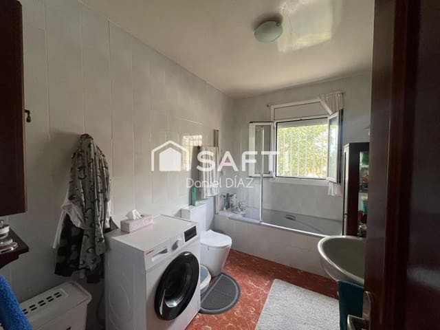 4 makuuhuone Huvila myytävänä paikassa Urbanitzacions del Nord, Lloret de Mar mukana uima-altaan 
autotalli - 440 000 € (Ref: 9595408)