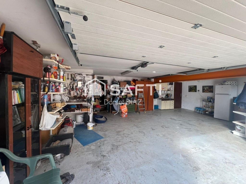 4 makuuhuone Huvila myytävänä paikassa Lloret de Mar mukana uima-altaan 
autotalli - 440 000 € (Ref: 9595408)