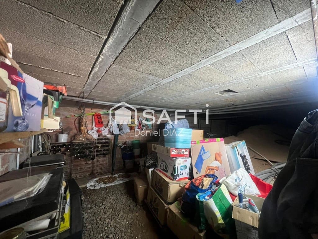 4 makuuhuone Huvila myytävänä paikassa Lloret de Mar mukana uima-altaan 
autotalli - 440 000 € (Ref: 9595408)