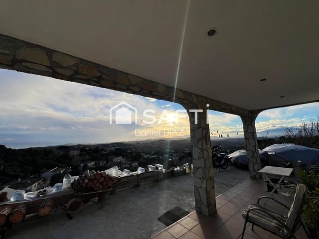 3 soveværelse Finca/Landehus til salg i Aiguaviva Parc, Vidreres med garage - € 290.000 (Ref: 9595409)