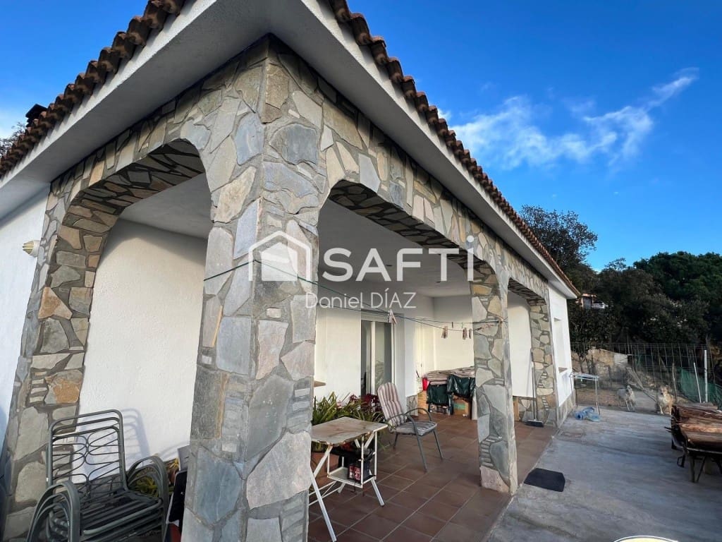 3 soveværelse Finca/Landehus til salg i Vidreres med garage - € 290.000 (Ref: 9595409)