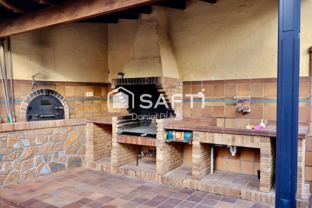 6 soveværelse Finca/Landehus til salg i Macanet de la Selva med swimmingpool garage - € 360.000 (Ref: 9595411)