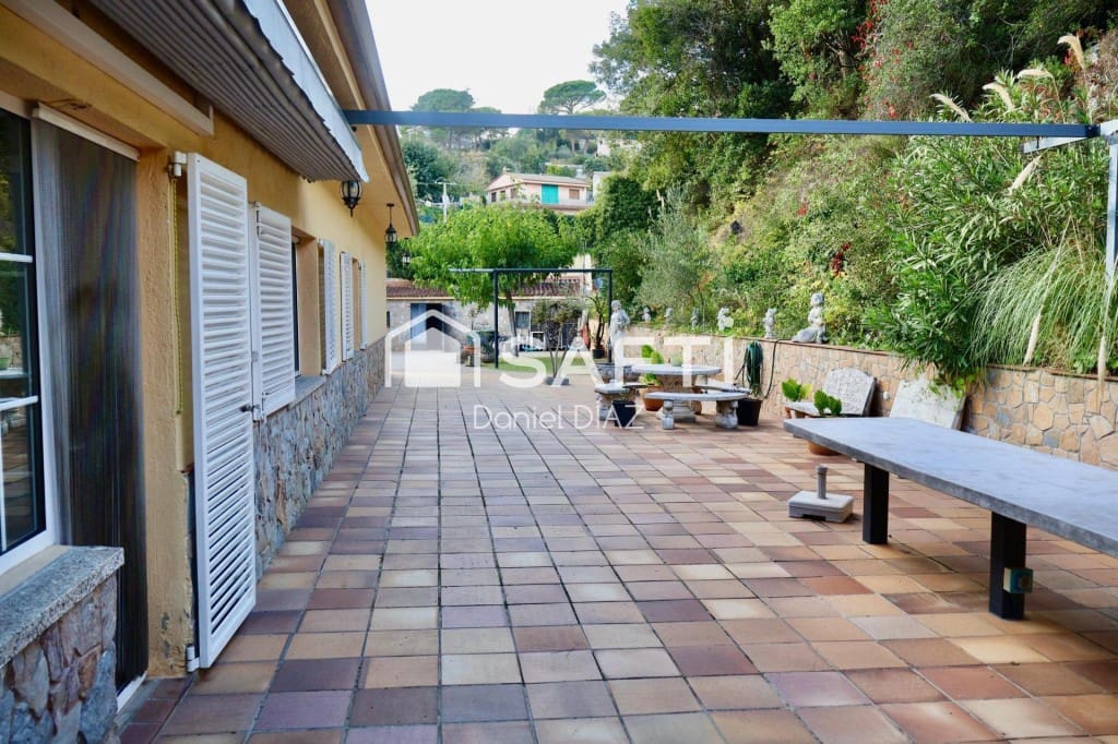 6 soveværelse Finca/Landehus til salg i Macanet de la Selva med swimmingpool garage - € 360.000 (Ref: 9595411)