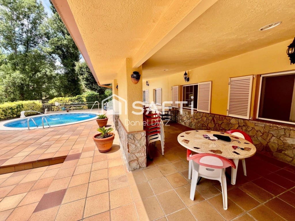 6 soveværelse Finca/Landehus til salg i Macanet de la Selva med swimmingpool garage - € 360.000 (Ref: 9595411)