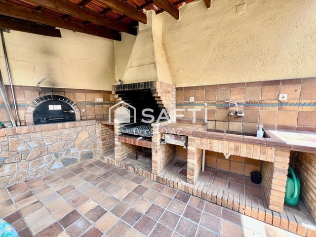 6 soveværelse Finca/Landehus til salg i Maçanet de la Selva med swimmingpool garage - € 360.000 (Ref: 9595411)