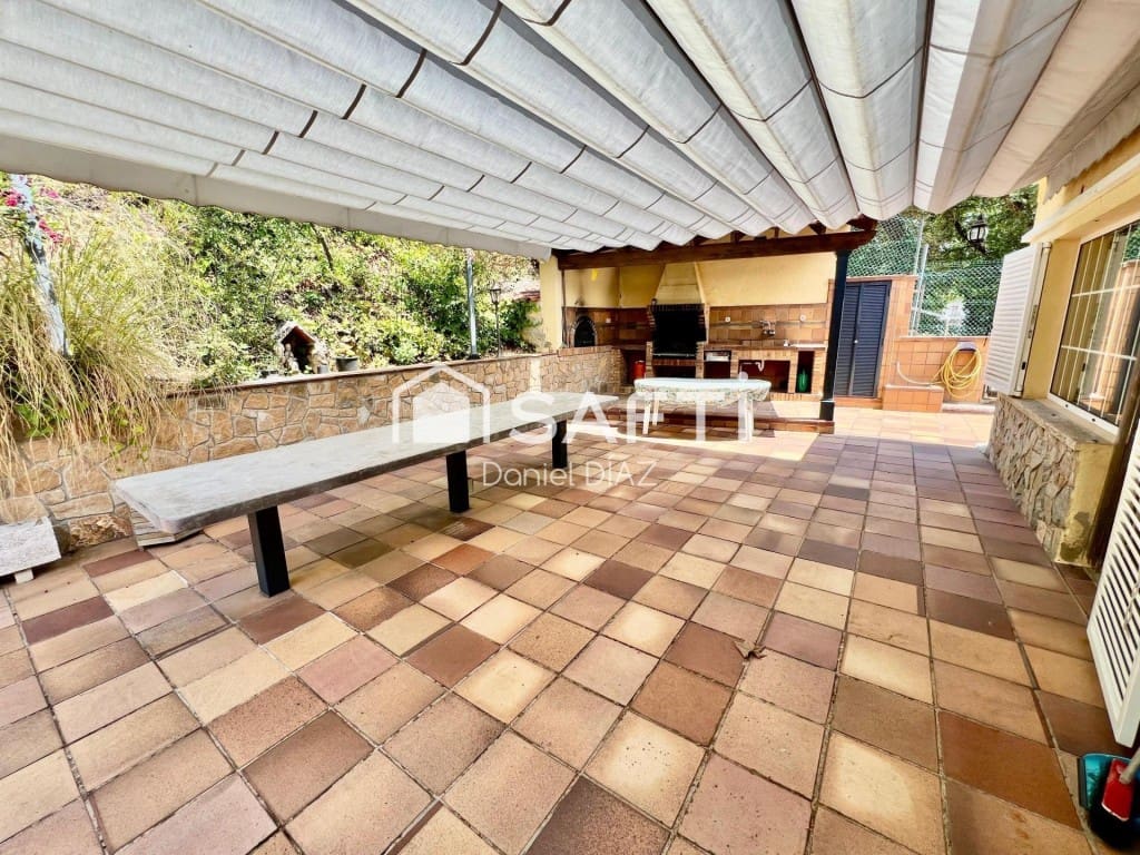 6 soveværelse Finca/Landehus til salg i Macanet de la Selva med swimmingpool garage - € 360.000 (Ref: 9595411)