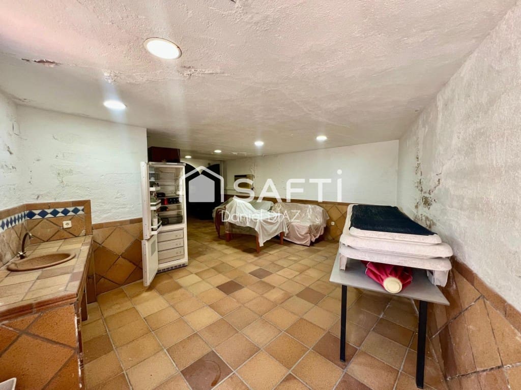 6 soveværelse Finca/Landehus til salg i Macanet de la Selva med swimmingpool garage - € 360.000 (Ref: 9595411)