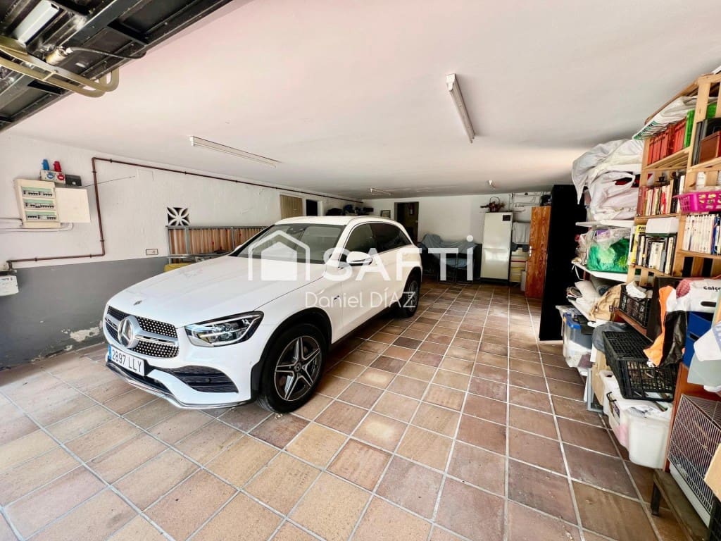 6 soveværelse Finca/Landehus til salg i Macanet de la Selva med swimmingpool garage - € 360.000 (Ref: 9595411)