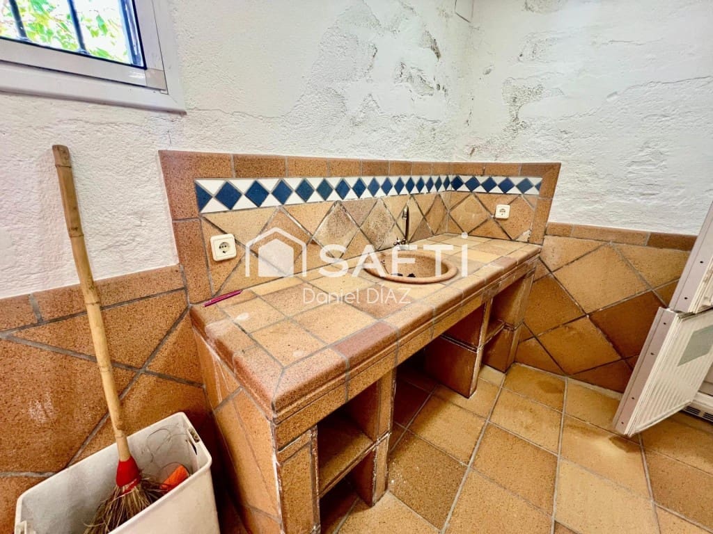 6 soveværelse Finca/Landehus til salg i Macanet de la Selva med swimmingpool garage - € 360.000 (Ref: 9595411)