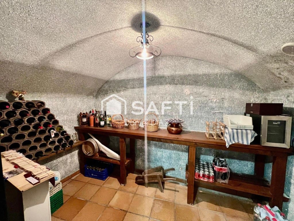 6 soveværelse Finca/Landehus til salg i Macanet de la Selva med swimmingpool garage - € 360.000 (Ref: 9595411)